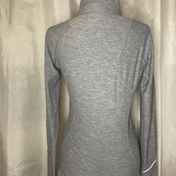 Lululemon Grey 1/2 Zip Pullover small- medium​​​​​​​​​​​​​​​​​​​​​​​​​ - Picture 2 of 5